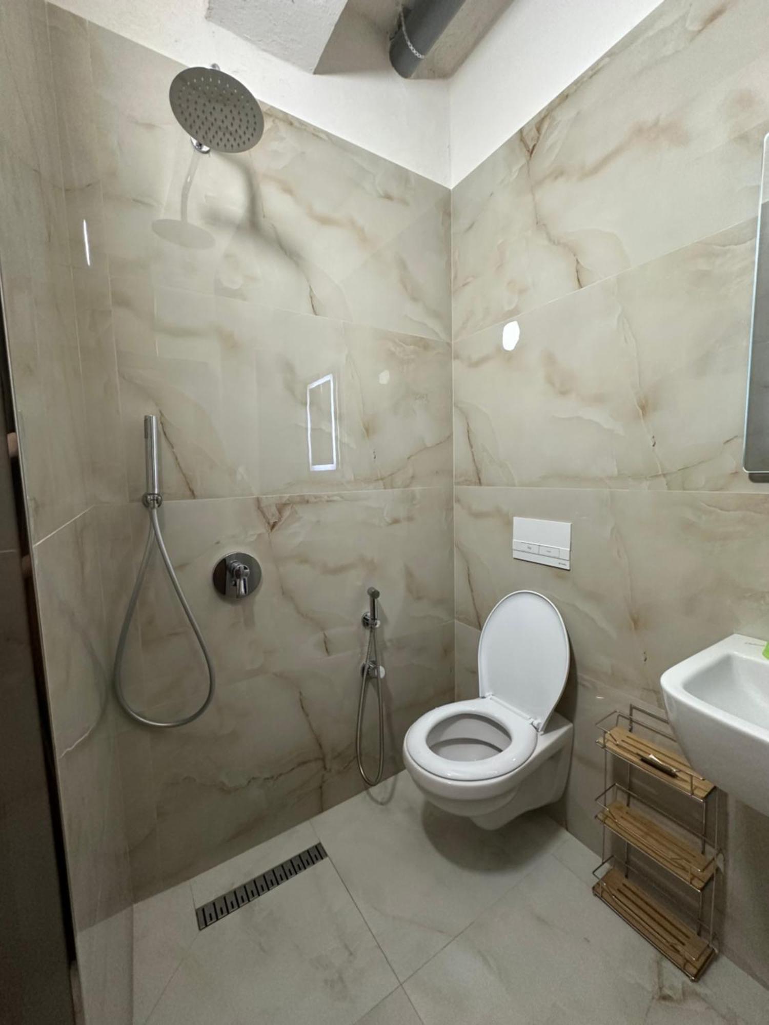 Guni Inn Krujë المظهر الخارجي الصورة